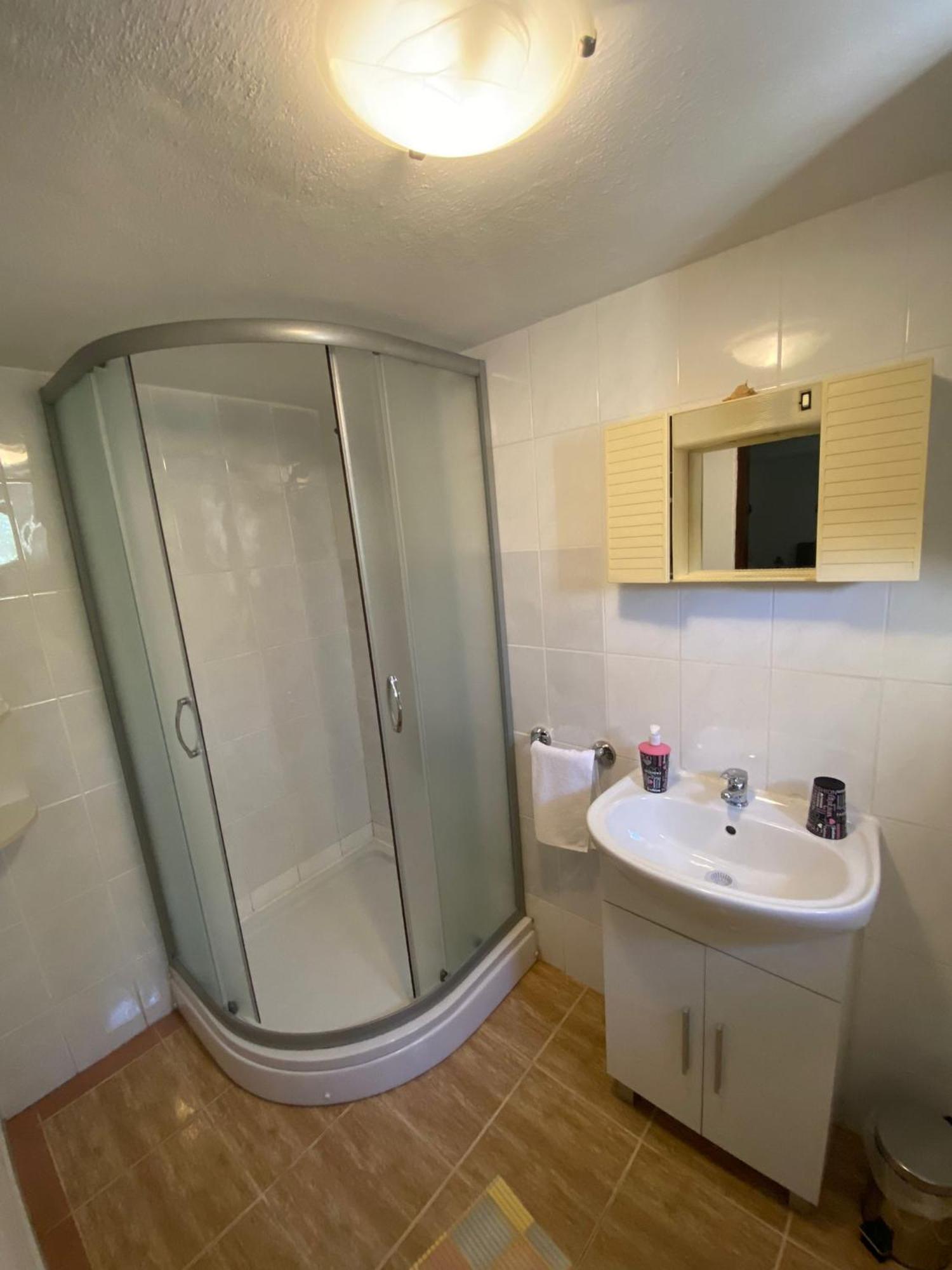 Apartmani Anka Gornji Karin Ngoại thất bức ảnh